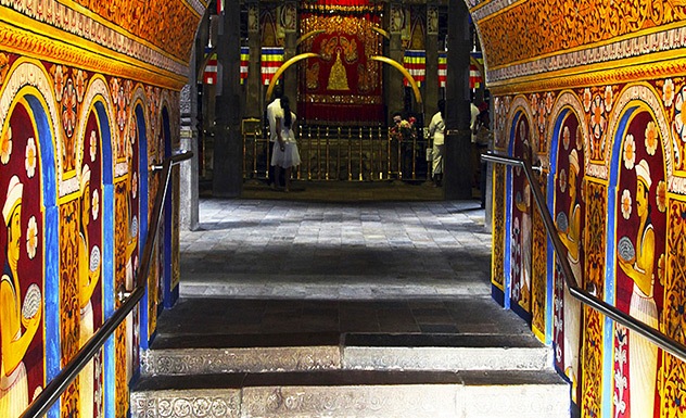A visit to the Temple of the Tooth - Experience - Sri Lanka In Style